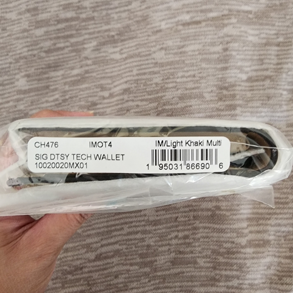 COACH Phone Wallet w/ Nostalgic Ditsy Print - Picture 5 of 8